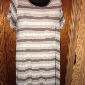 🎀🎀 LuLaRoe Carly Size Medium Neutral Stripes! 🎀